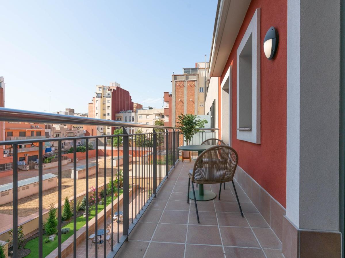 Limehome Barcelona Carrer De Besalu 90 - Estancia Temporal エクステリア 写真