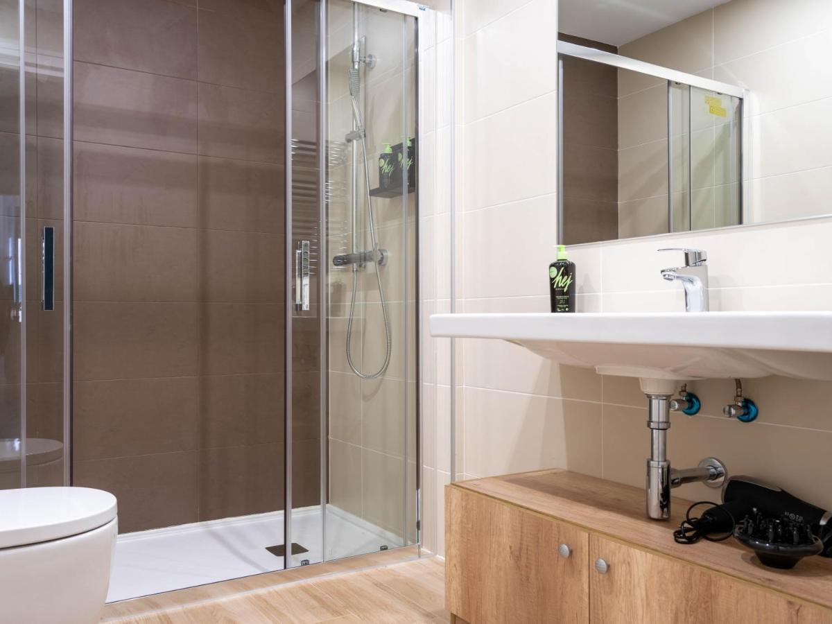 Limehome Barcelona Carrer De Besalu 90 - Estancia Temporal エクステリア 写真