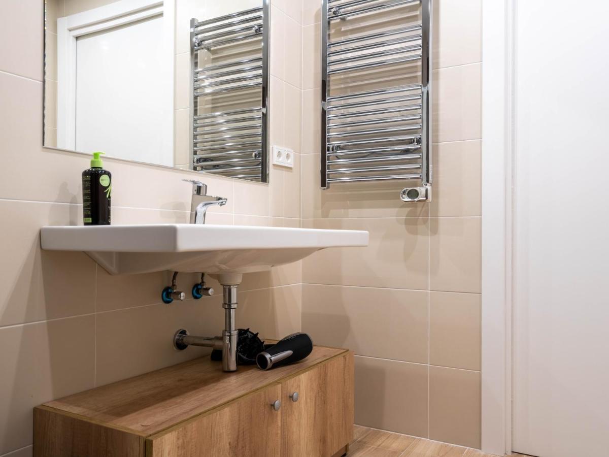 Limehome Barcelona Carrer De Besalu 90 - Estancia Temporal エクステリア 写真