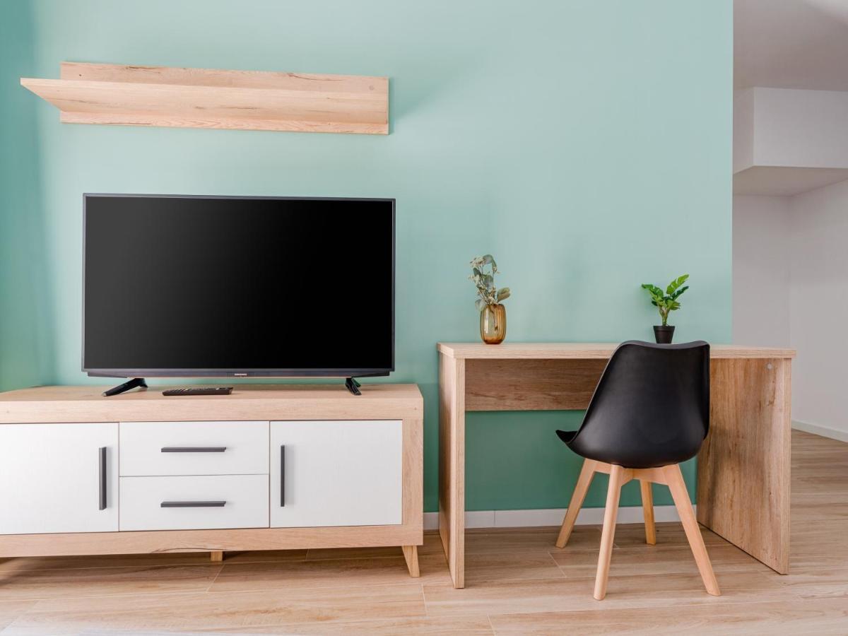 Limehome Barcelona Carrer De Besalu 90 - Estancia Temporal エクステリア 写真