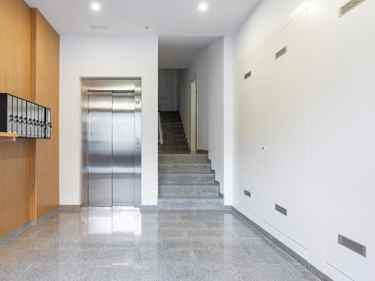 Limehome Barcelona Carrer De Besalu 90 - Estancia Temporal エクステリア 写真